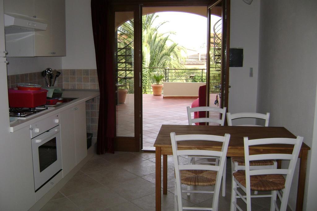 Appartamento Casa di Livia SantʼAnna Arresi Esterno foto